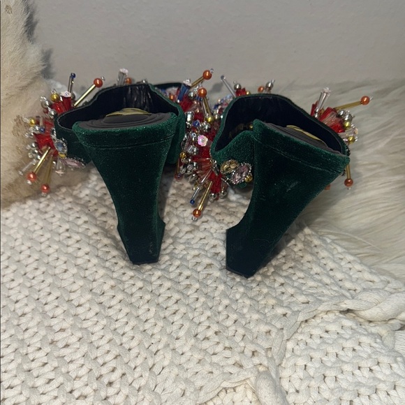 Green and Red Floral Embroidered Heels with Mexican-Style Design - Picture 4 of 7